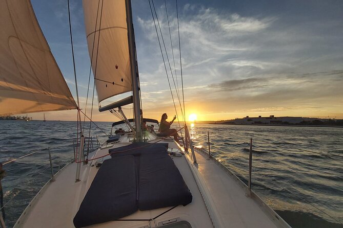 Golden Hour Boat Tour - Sailing by the Monuments with Wine - Why the Tagus is the right place to see Lisbon