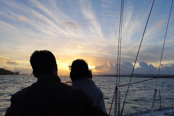 Golden Hour Boat Tour - Sailing by the Monuments with Wine - What the onboard experience is really like