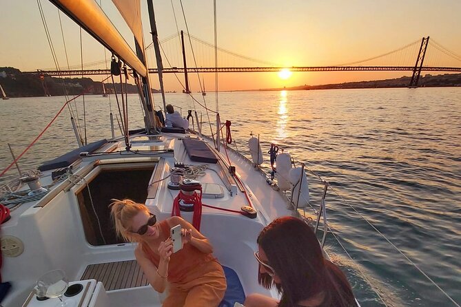 Golden Hour Boat Tour - Sailing by the Monuments with Wine - The historic center from Commerce Square to Alfama