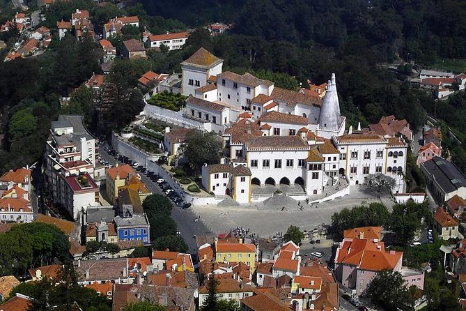Group to Pena Palace, Sintra (pass by Regaleira) and Cascais - The main compromises to understand