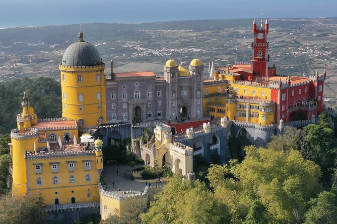 Guided Tour to Sintra, Pena, Regaleira, Cabo da Roca and Cascais - Starting early with pickup in central Lisbon