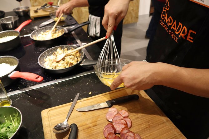 Hands on Portuguese Cooking Class in Lisbon - The social side: cooking with strangers, then eating together