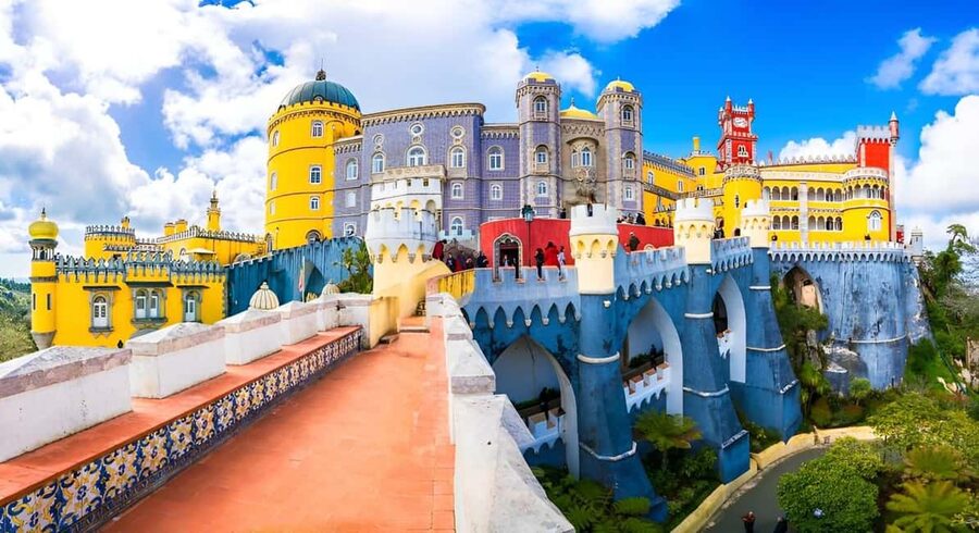 Lisboa: Sintra, Pena Palace, Cabo da Roca Coast and Cascais - Sintra village, royal summer homes, and two local pastries