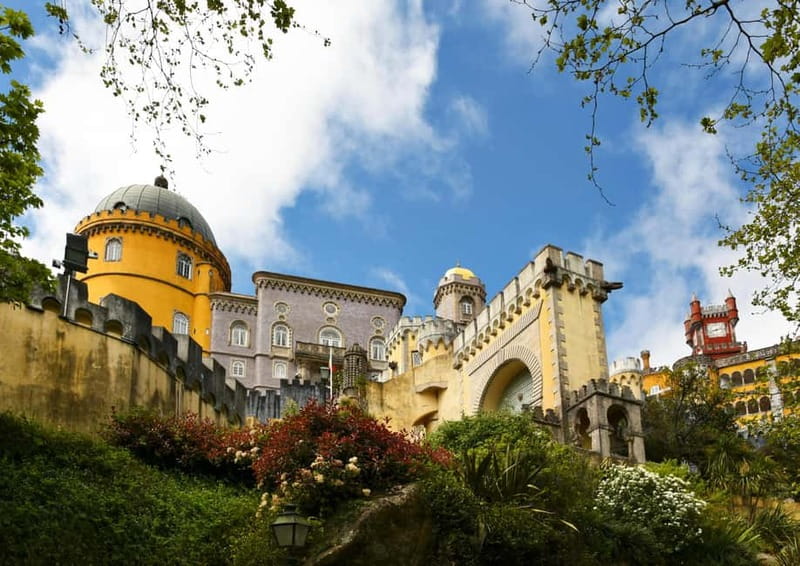 Lisboa: Sintra, Pena Palace, Cabo da Roca Coast and Cascais - Cascais for lunch, streets, and sea views
