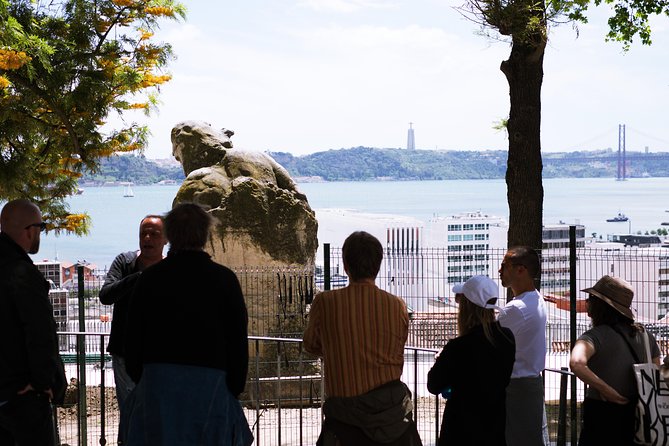 #LisboaLove Walk - Chiado, writers, and a crowded center