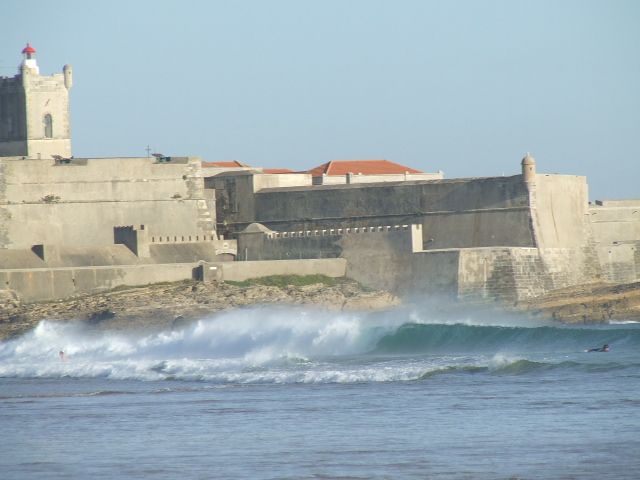 Lisbon: 1.5-Hour Surf Lesson - Key points at a glance