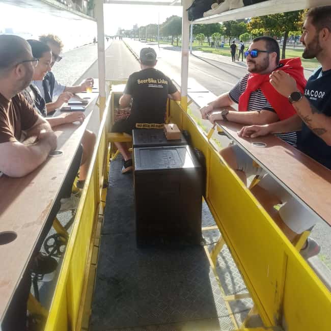 Lisbon: 1-Hour Beer or Sangria Bike Sightseeing Tour - Pedaling along the Tejo River