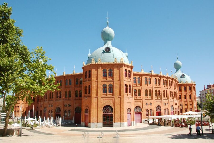 Lisbon: 1-or 2-Day Hop-On Hop-Off Bus Tour - The pink route to modern Lisbon