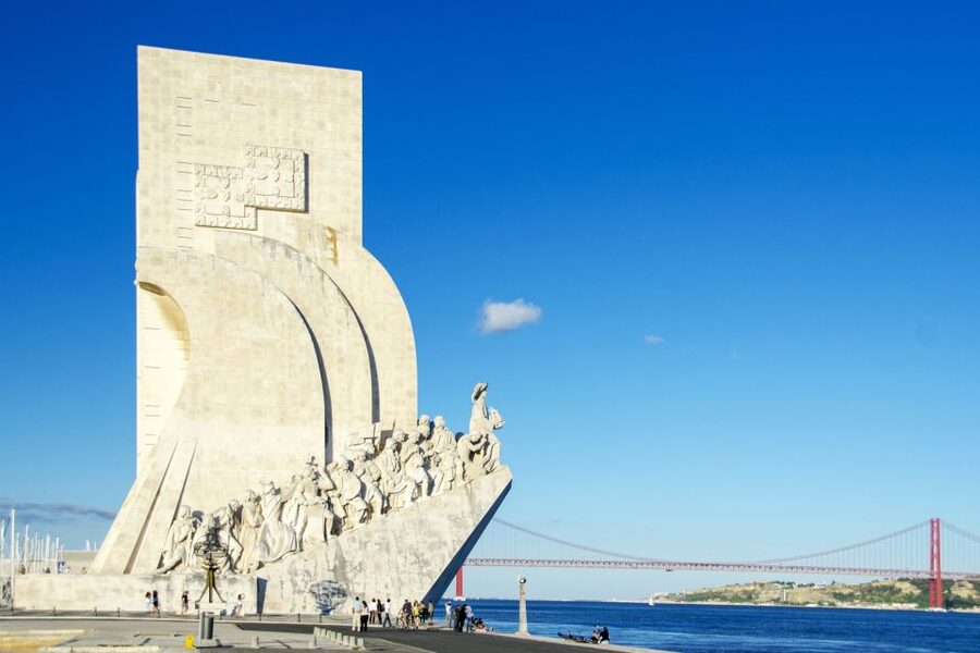 Lisbon: 1-or 2-Day Hop-On Hop-Off Bus Tour - Using the trams and funiculars