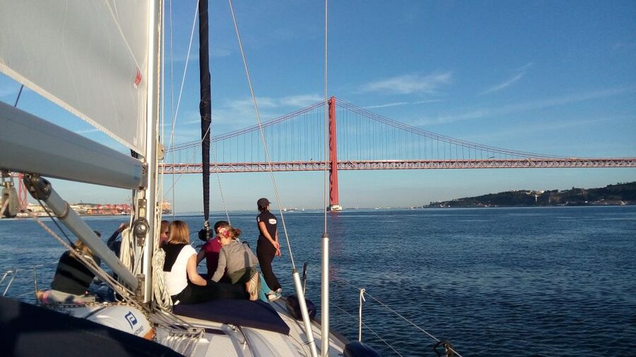 Lisbon: 2-Hour Sailing Yacht Cruise & Guided Tour w/2 drinks - Why the Tagus is Lisbon’s best viewing platform