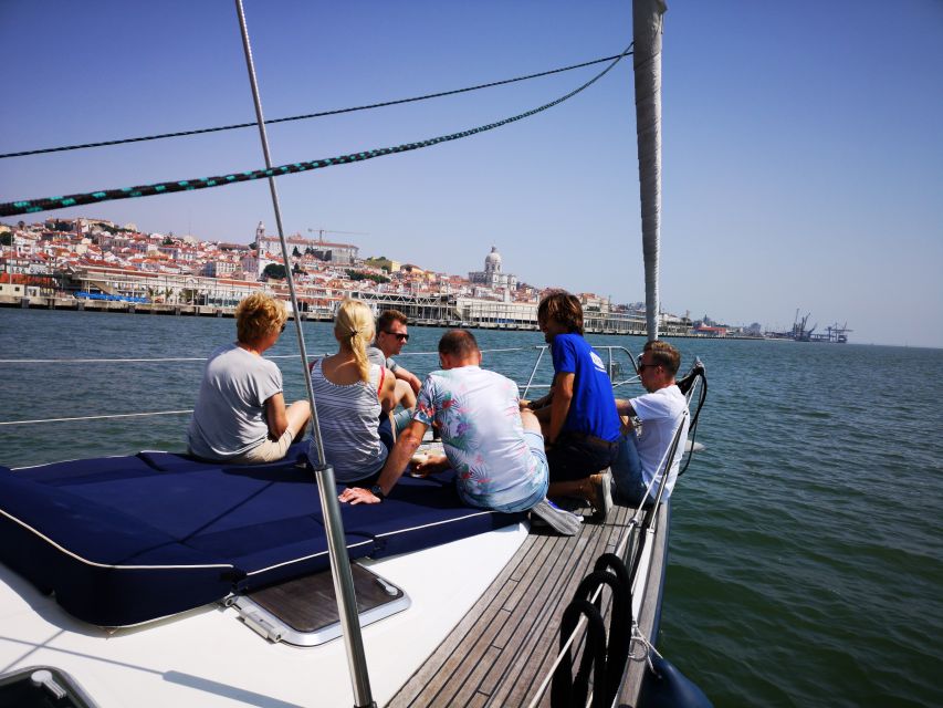 Lisbon: 2-Hour Sailing Yacht Cruise & Guided Tour w/2 drinks - Alfama and São Jorge Castle from below