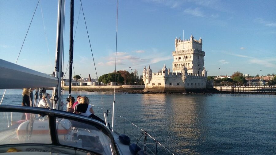 Lisbon: 2-Hour Sailing Yacht Cruise & Guided Tour w/2 drinks - Two drinks and a calm two-hour rhythm