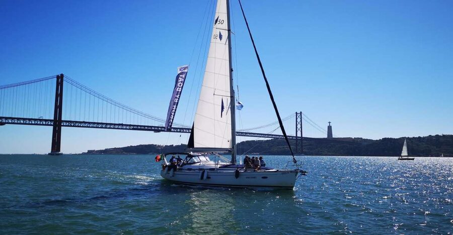 Lisbon: 2-Hour Sailing Yacht Cruise & Guided Tour w/2 drinks - The guide can make the boat ride much better