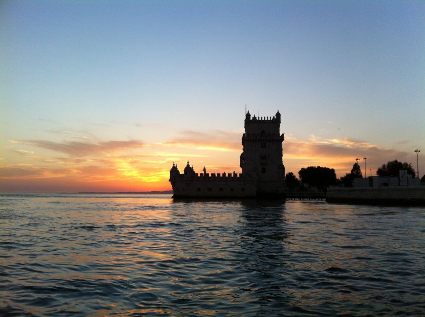 Lisbon: 2-Hour Sunset Sailing Tour on Luxury Sailing Yacht - Under the 25 de Abril Bridge