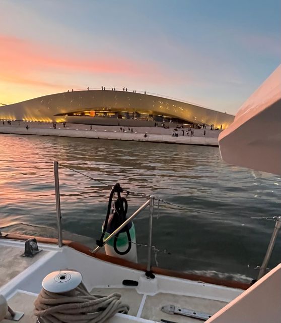 Lisbon: 2H Sunset Boat Cruise Tour with Drinks - Key points to know before you book