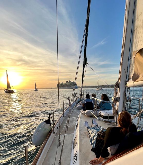 Lisbon: 2H Sunset Boat Cruise Tour with Drinks - Setting out from Doca de Alcântara