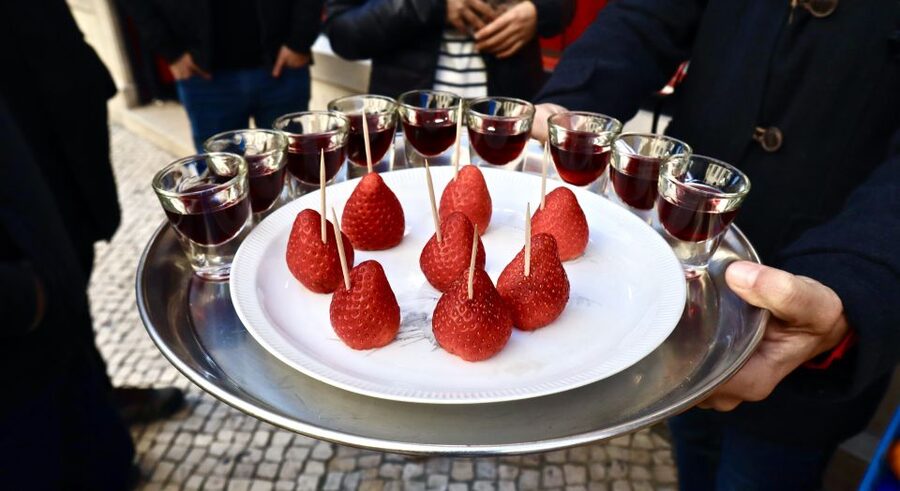 Lisbon: 3-Hour Secret Food Tour - Seasonal fruit and pastel de nata