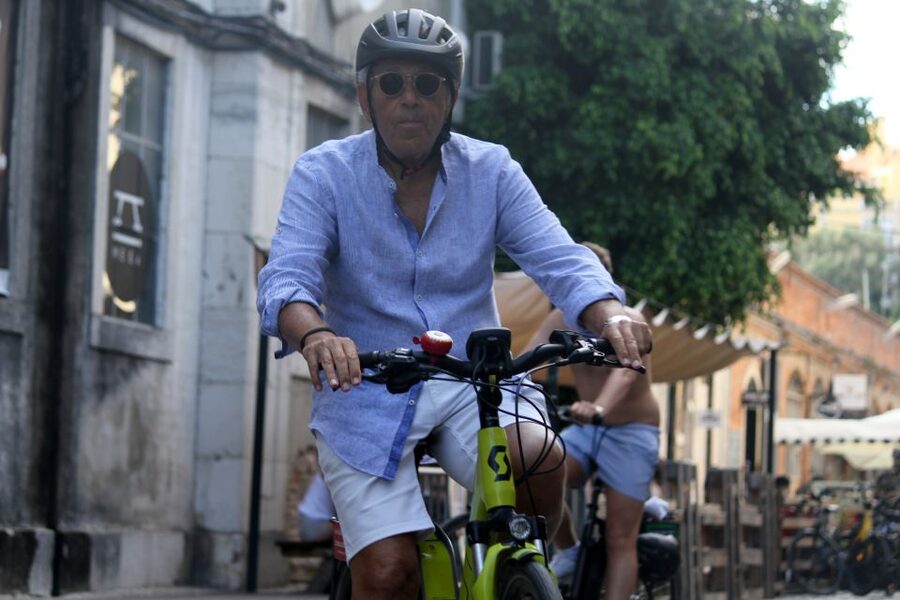 Lisbon: 3-Hour Tour by E-Bike - Riding through the old Alfama quarter