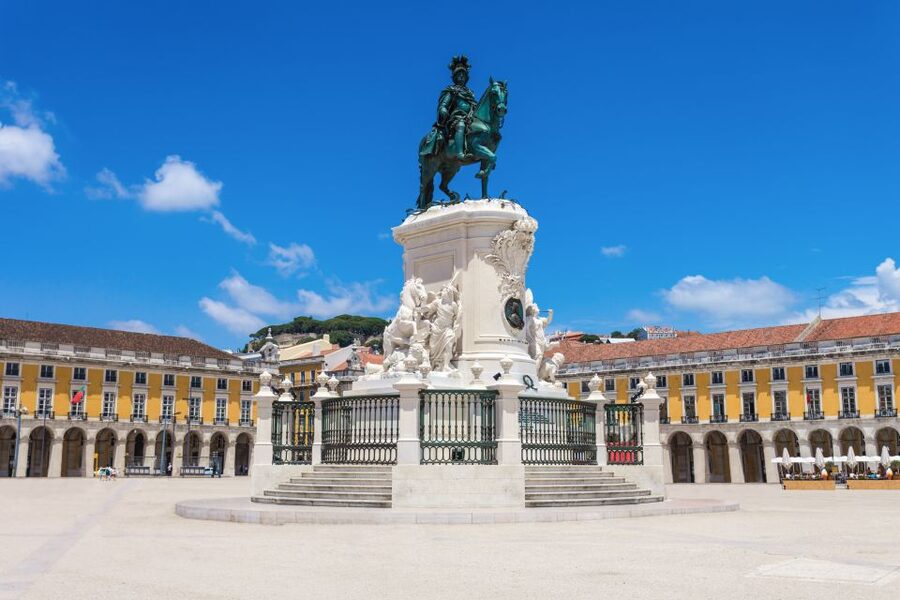 Lisbon: 3-in-1 Hop-On Hop-Off Bus and Tram Tours - Taking the Modern Lisbon route east