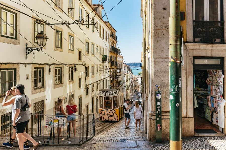Lisbon: 72/96-Hour Hop-On Hop-Off Bus, Tram & Boat Ticket - Seeing Lisbon from the Yellow Boat