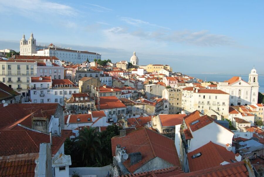 Lisbon: Alfama and São Jorge Castle Quarters Walking Tour - Timing, meeting point, and practical planning