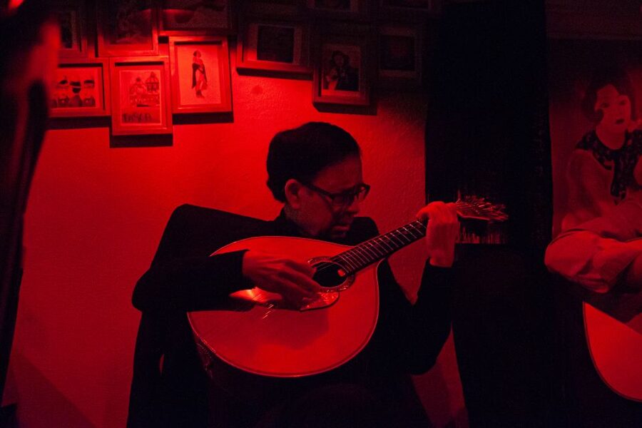 Lisbon: Alfama Tour and Live Fado with Traditional Dinner - Walking through Mouraria for about one hour