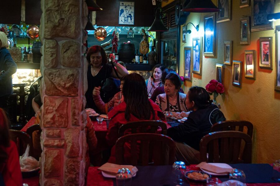 Lisbon: Alfama Tour and Live Fado with Traditional Dinner - Who should book this Alfama evening?