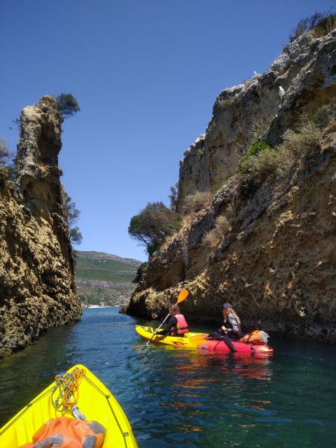 Lisbon: Arrábida Kayak and Coasteering Adventure Tour - A beach picnic makes the price easier to understand