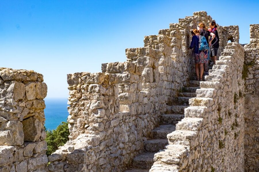 Lisbon: Arrábida Natural Park and Sesimbra Day Trip - Golden beaches and the choice between swimming and sightseeing