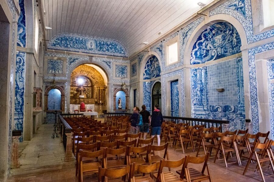 Lisbon: Arrábida Natural Park and Sesimbra Day Trip - Guides, vehicles, and the small-group advantage