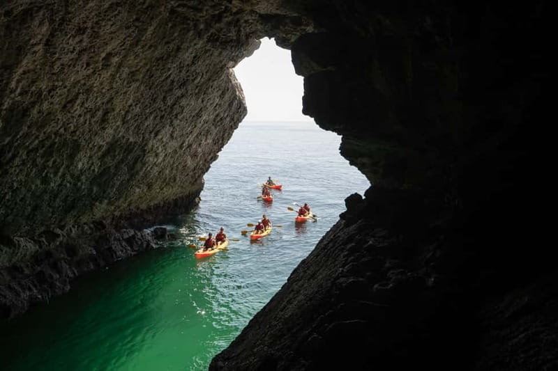 Lisbon: Arrabida Park Kayak Tour with Beach Picnic - Paddling beneath Arrábida’s limestone cliffs