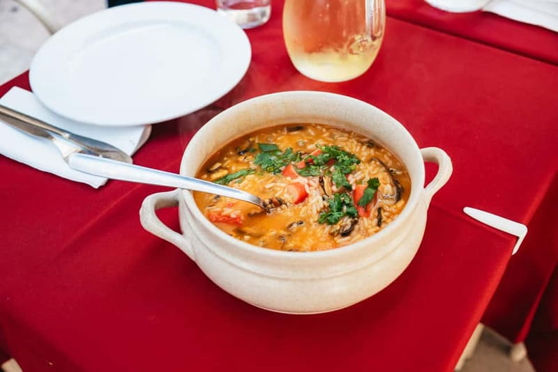 Lisbon: Baixa District Food Tour with Dinner and Drinks - Who should book this Baixa food walk?