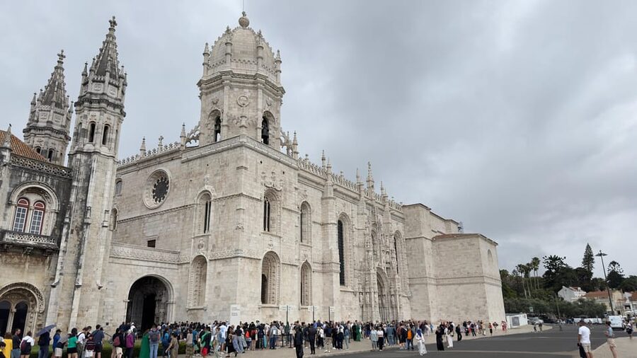 Lisbon: Belem Tour with Pastéis at Jerónimos Monastery - Rua da Praia do Bom Sucesso and the modern cultural scene