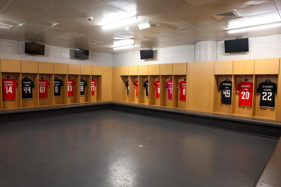 Lisbon: Benfica Luz Stadium Tour with Souvenir Scarf - Starting at Door 17 beside Eusébio