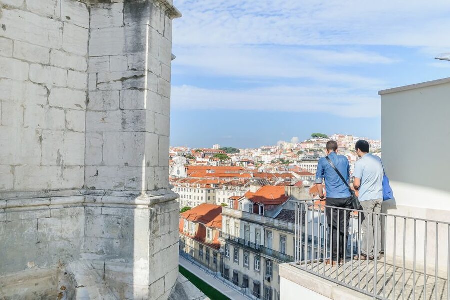 Lisbon: Best of City Private Walking Tour - Small tastings make the walk feel local
