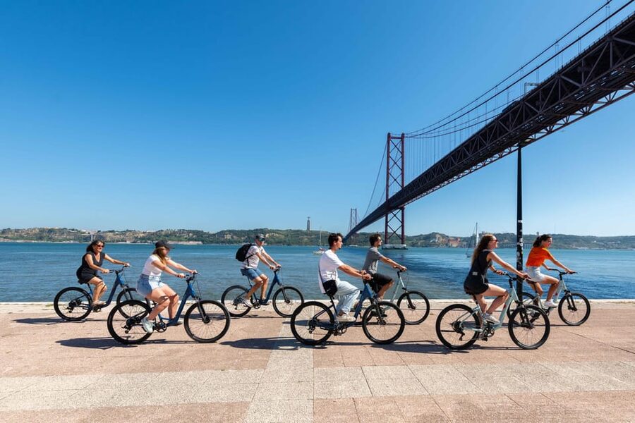 Lisbon Bike Tour: Langs de rivier van Belém naar Lissabon - Key points at a glance