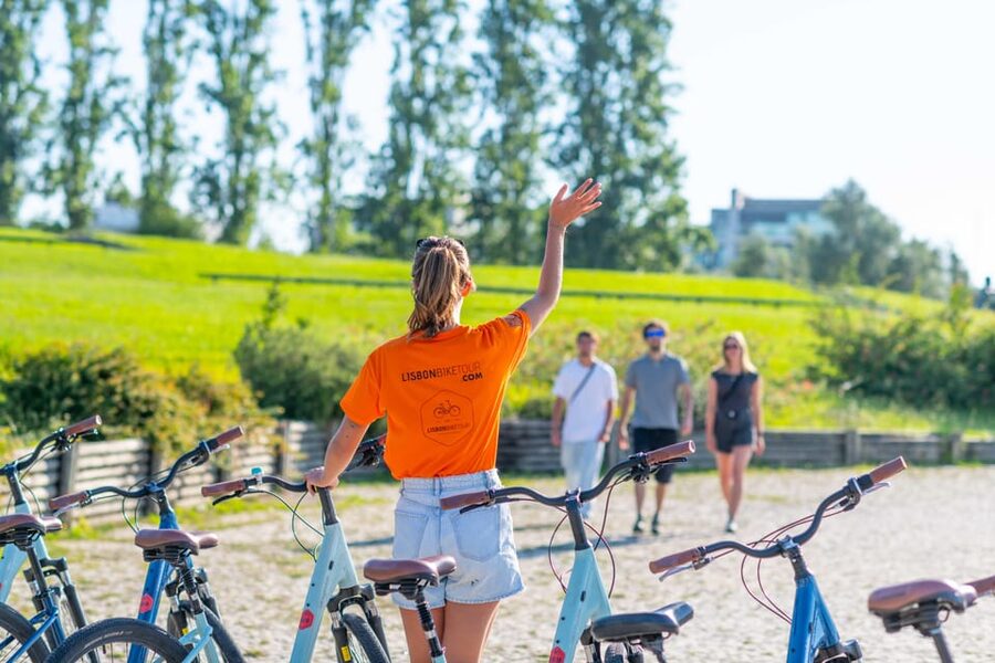 Lisbon Bike Tour: Langs de rivier van Belém naar Lissabon - What the $46 price really covers