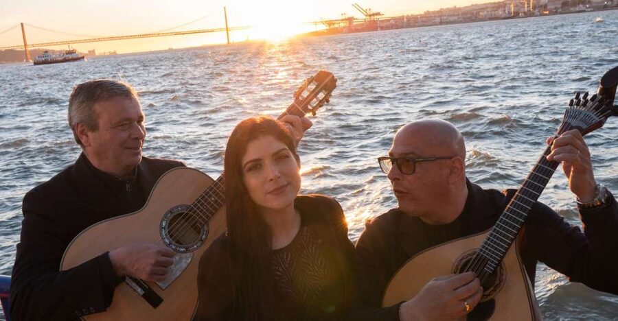 Lisbon: Boat Cruise with Live Fado Performance and a Drink - Fado meets the Tagus in one compact hour