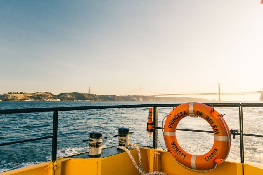 Lisbon: Boat Tour Ticket and Hop-on Hop-off 48-Hour Bus. - What the $28 pass actually gives you