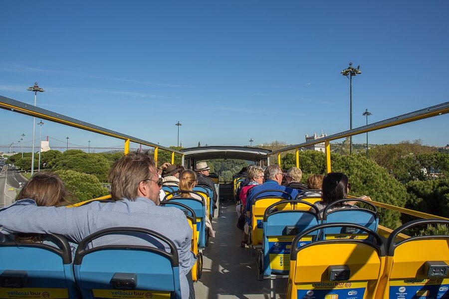 Lisbon: Boat Tour Ticket and Hop-on Hop-off 48-Hour Bus. - The pink Modern Lisbon route, from Graça to the Oceanarium