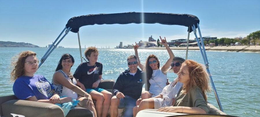 Lisbon: Boat Tour with Champagne - Returning west to Belém Tower