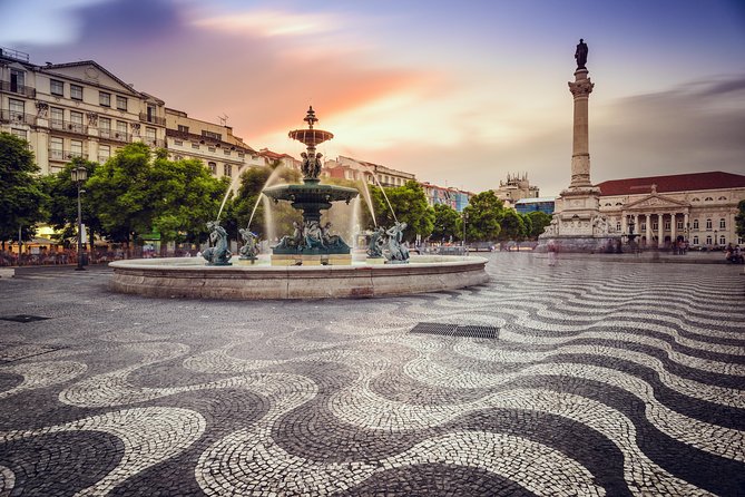 Lisbon by Night Tour: Fado Show and Dinner with Pick-up - Why Fado makes a good Lisbon night out