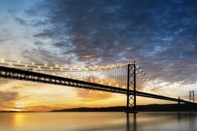 Lisbon by Night Tour: Fado Show and Dinner with Pick-up