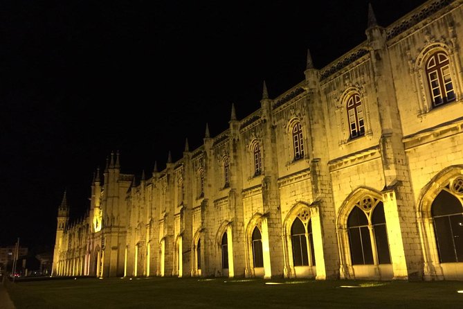 "Lisbon by Night" up to 6 people, private tour - Pickup, timing, and ease after dark
