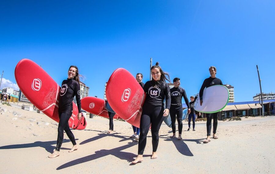 Lisbon: Capafórnia Surf Experience - What the equipment and insurance mean for you