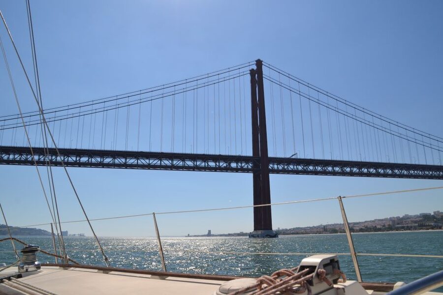 Lisbon: Champagne Sailing Tours - Christ the King and the south-bank view