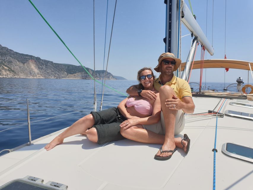 Lisbon: Champagne Sailing Tours - Champagne, snacks, and the social mood