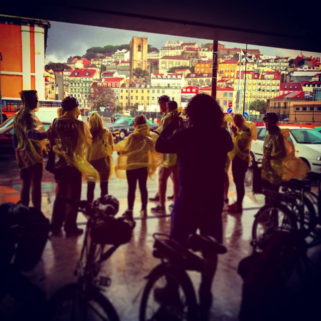 Lisbon: City Highlights and Viewpoints E-Bike Tour - The first climbs to Senhora do Monte