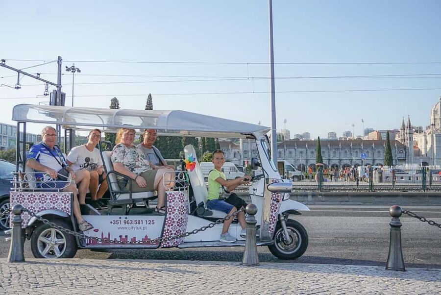 Lisbon: City Highlights Tour by Tuk Tuk - The first hour: what you are likely to see