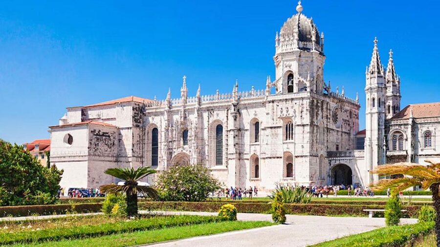 Lisbon City Tour: Full-Day - The guide makes or breaks the day